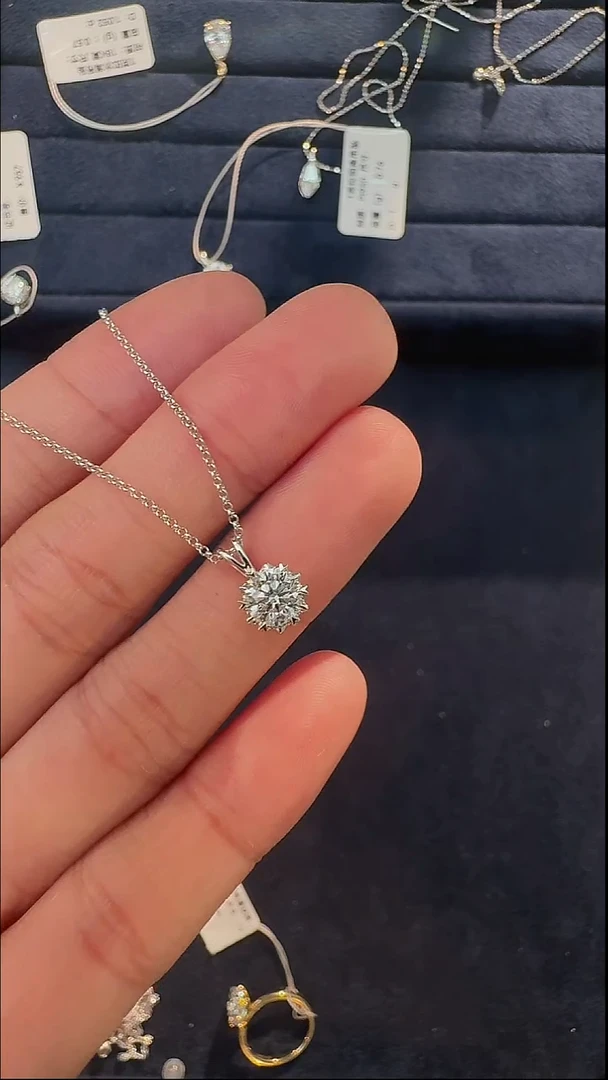 铂Pt950镶嵌吊坠合成钻石培育钻吊坠