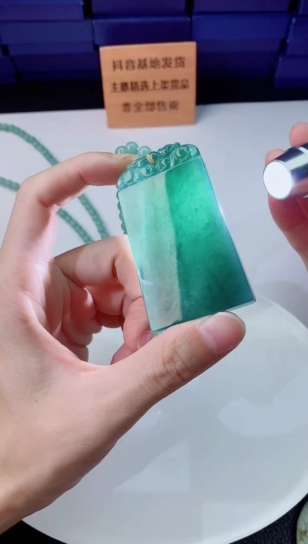 翡翠未镶嵌颈饰1111111