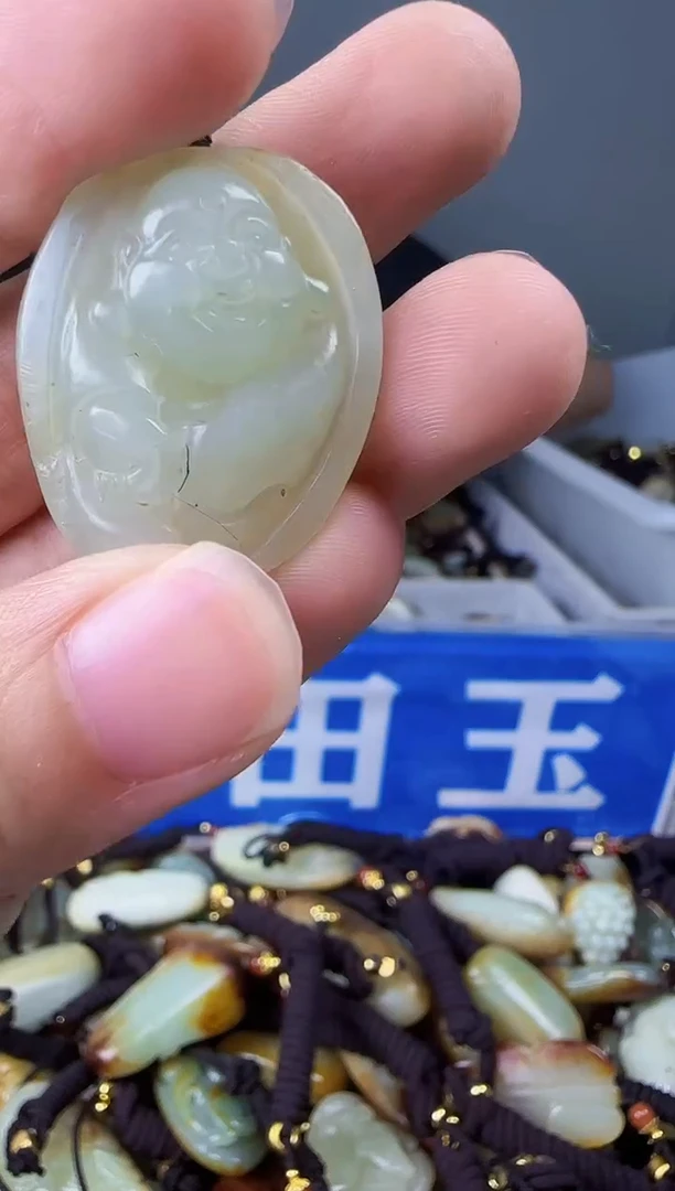 和田玉未镶嵌颈饰1