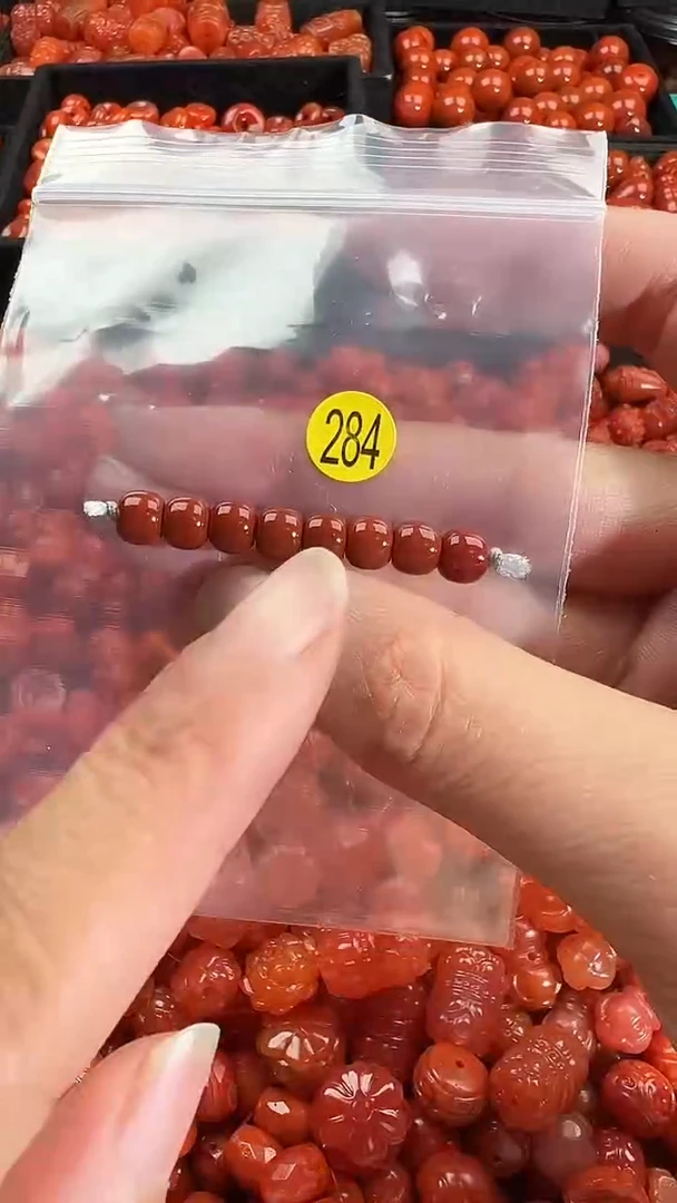 颈饰未镶嵌南红玛瑙1