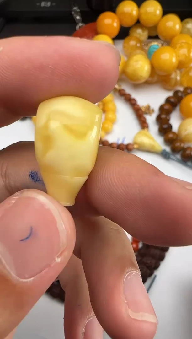 裸石蜜蜡未镶嵌下午好呀