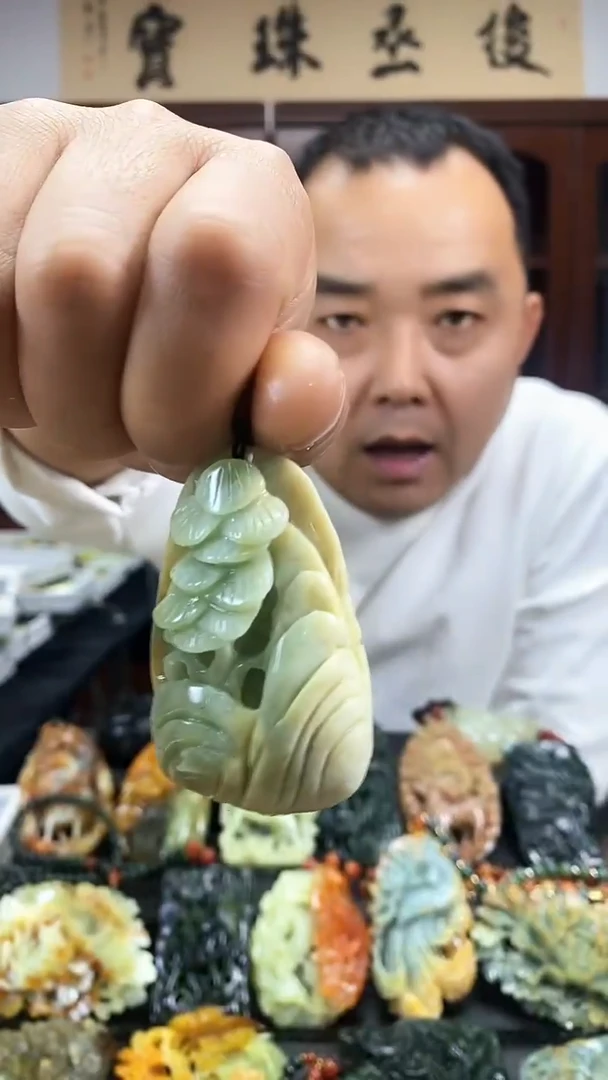 【闪购商品】蛇纹石玉吊坠未镶嵌··