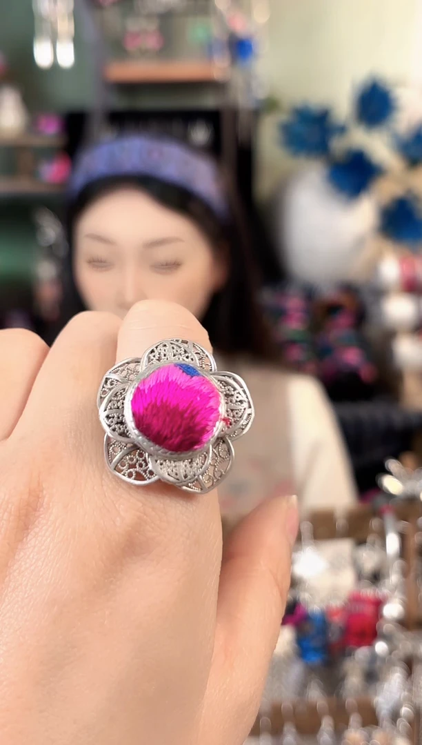 彩云南阁非遗老绣饰品143