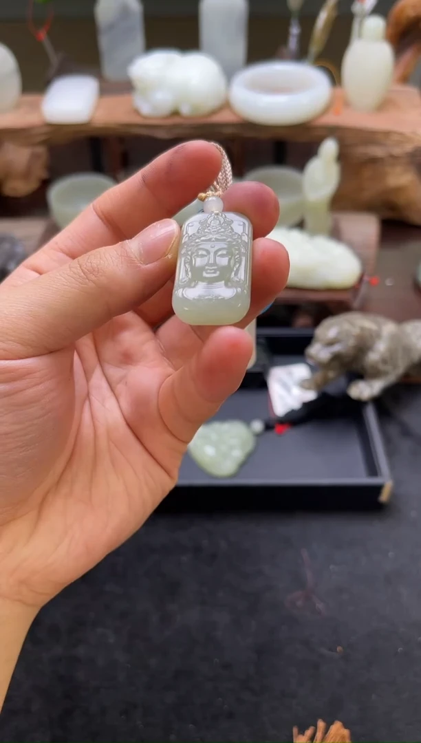【闪购商品】和田玉吊坠未镶嵌且末青白 观音圣像 多样性发一