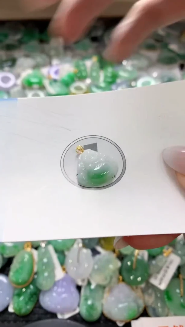 颈饰18K金镶嵌翡翠1111111111111111