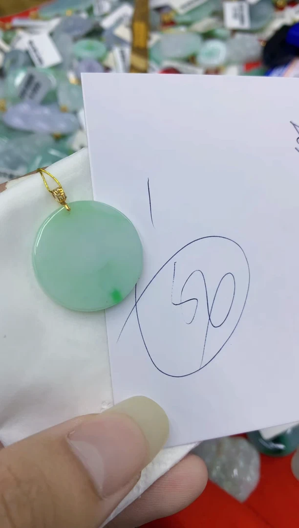翡翠18K金镶嵌颈饰11111111111111