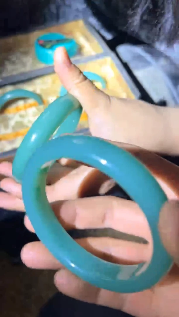 和田玉手镯未镶嵌烟紫青一只