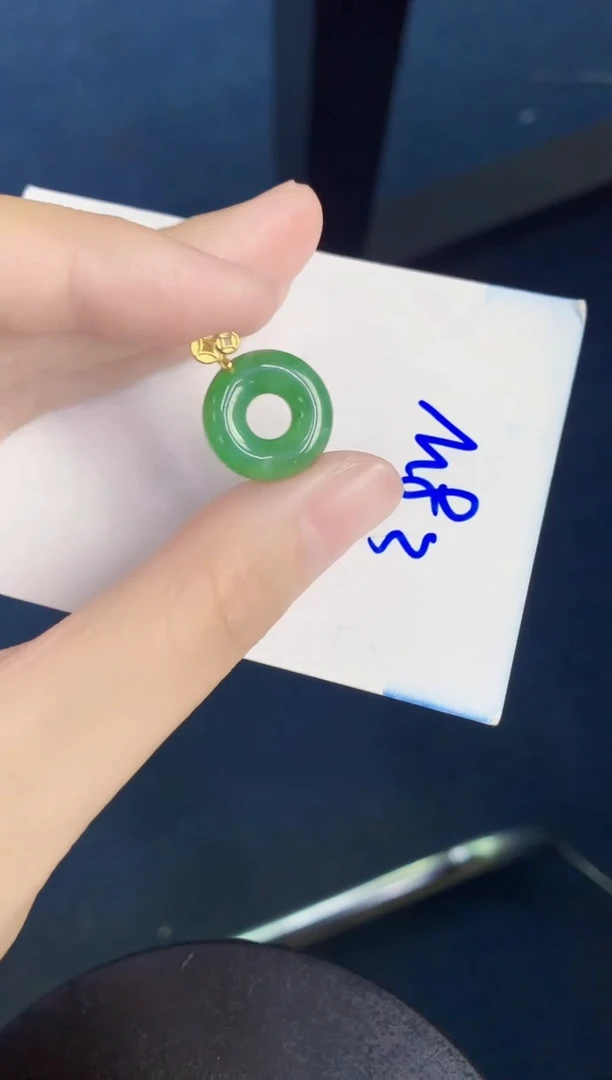 翡翠未镶嵌颈饰天然翡翠緬甸A貨