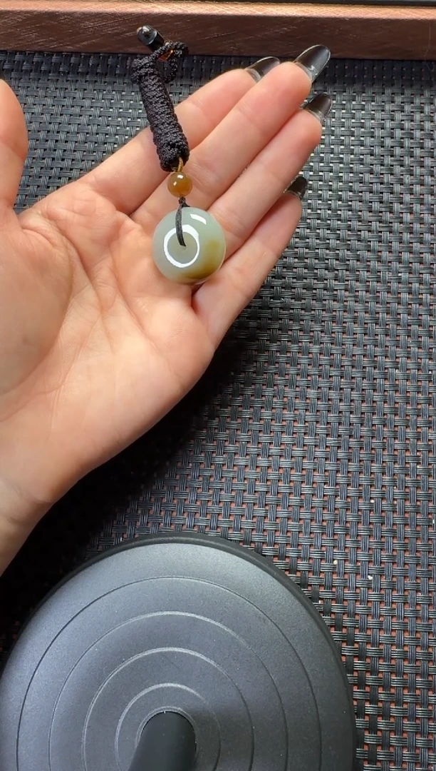 吊坠(赠链)未镶嵌和田玉且末近矿糖青平安扣