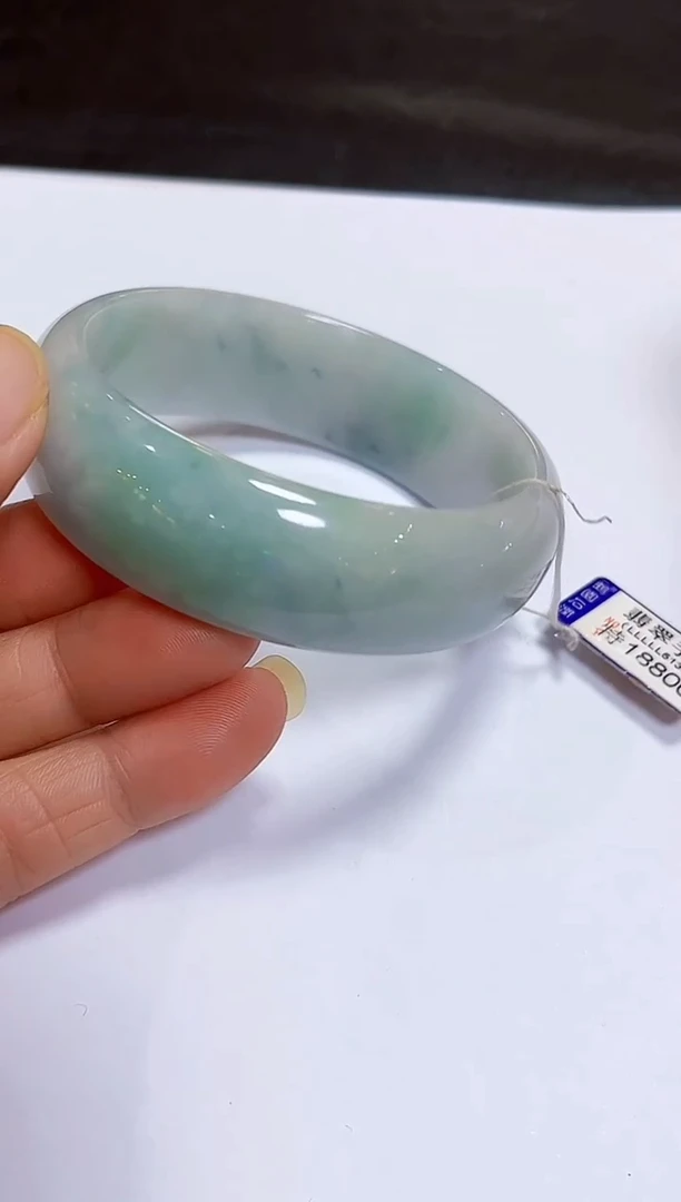 颈饰未镶嵌翡翠手镯60