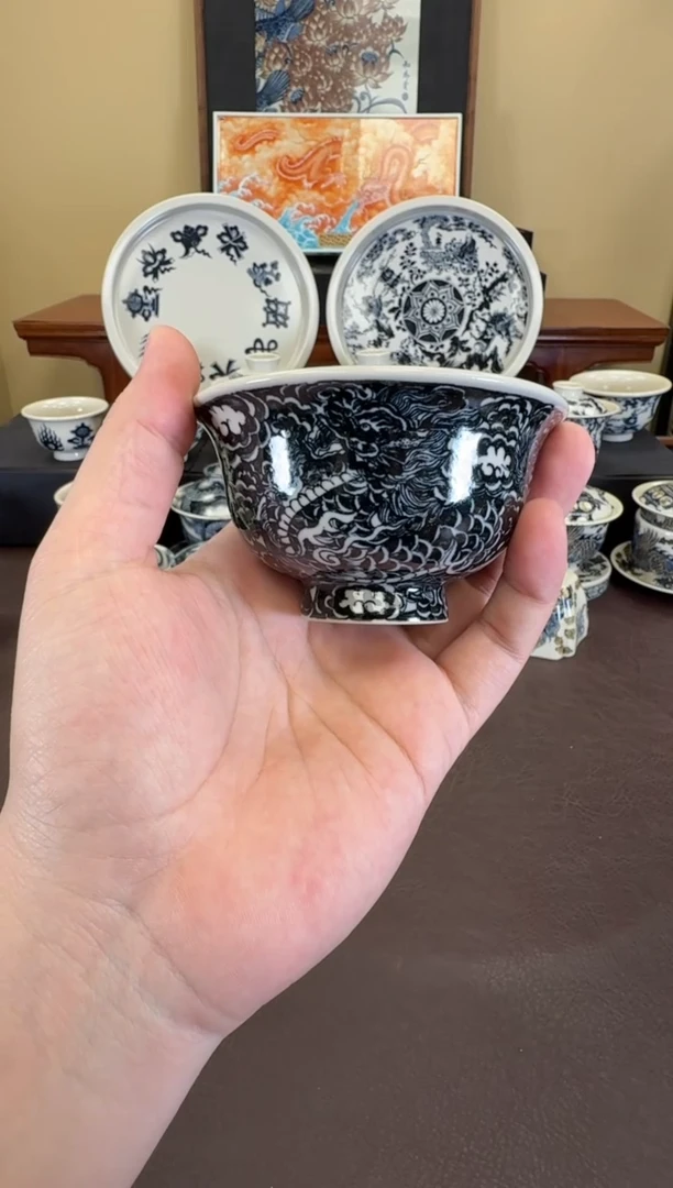 二号釉云墨麒麟压手杯