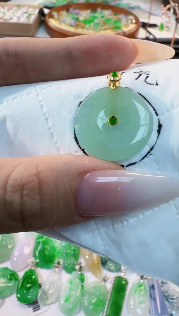 翡翠18K金镶嵌吊坠(不含链)缅甸A货翡翠