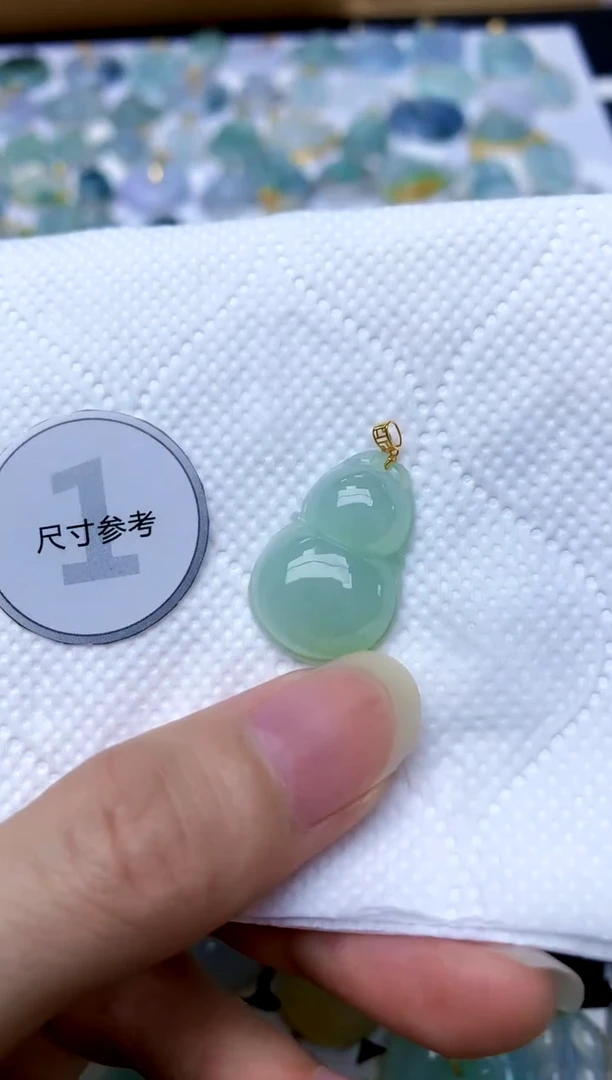 颈饰18K金镶嵌翡翠天然A货翡翠