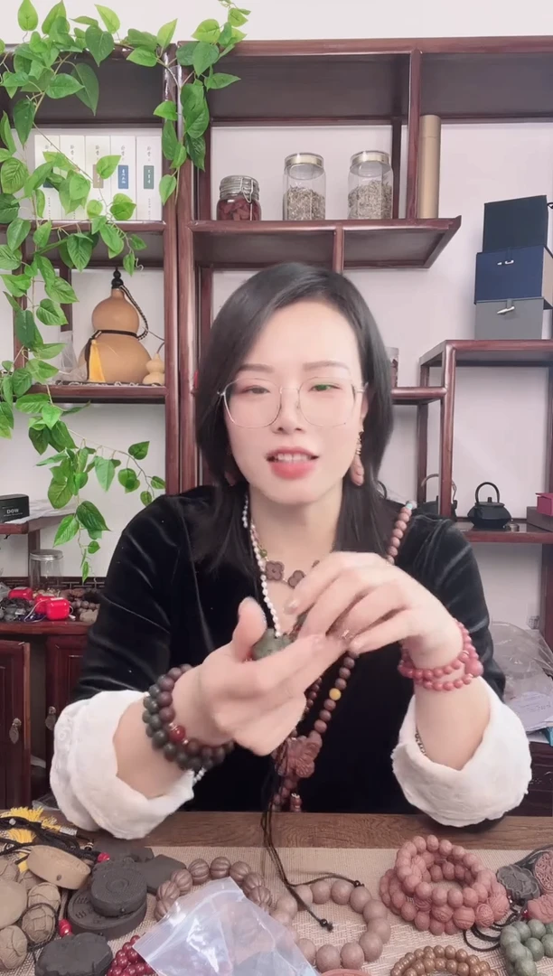 珠串清肺防疫的玉桂狗