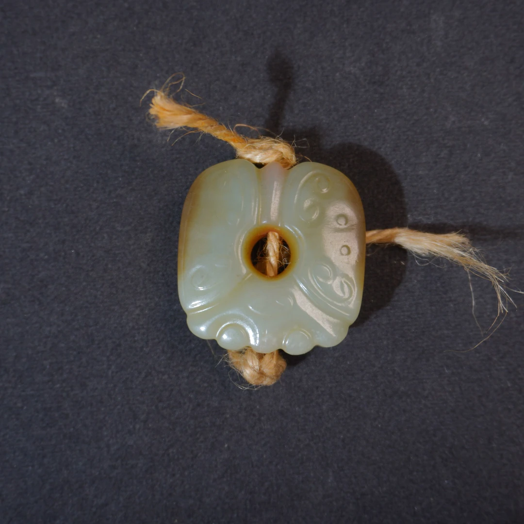 41K14  清  和田玉金蝉吊坠