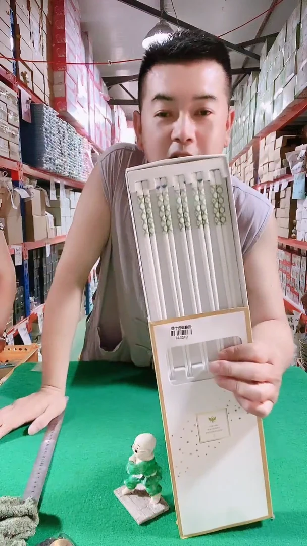 瓷片碗碟好物一件不留@@1