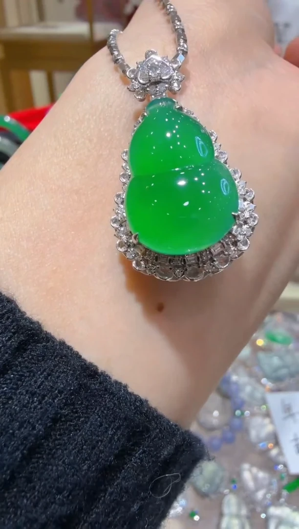 吊坠(不含链)18K金镶嵌翡翠多样性团购发一件