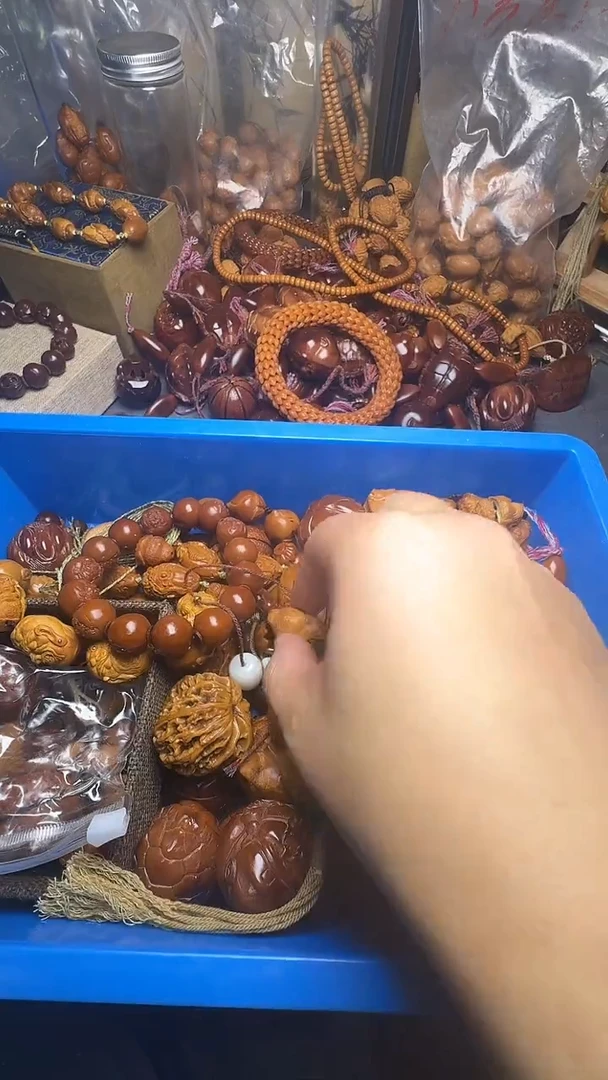 手串橄榄核拉布布