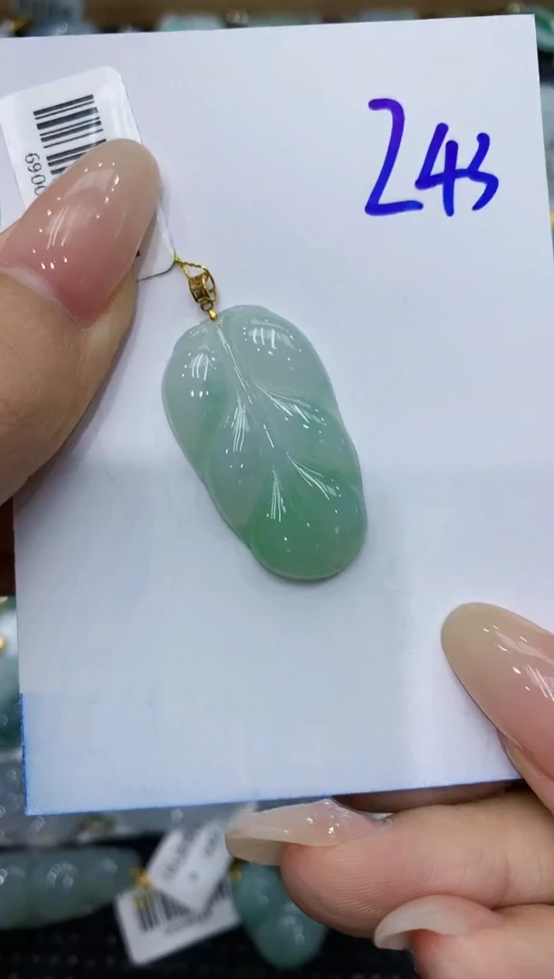 翡翠18K金镶嵌颈饰111111111111