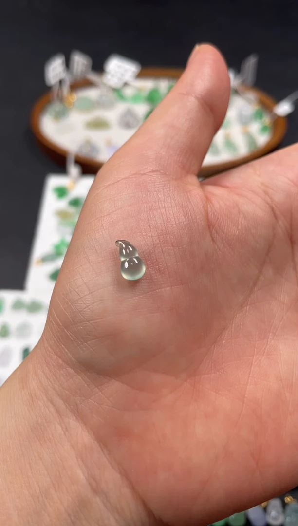 吊坠(不含链)18K金镶嵌翡翠一个JK628