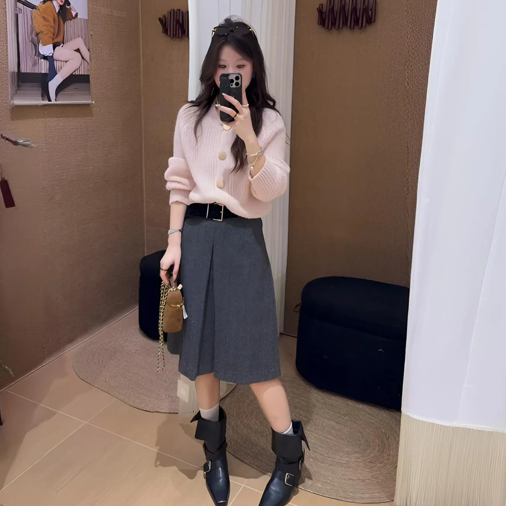 2025秋季新款粉色针织开衫叠穿灰色半身裙套装气质甜美风穿搭