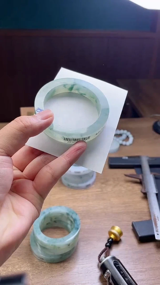 未镶嵌手镯定制翡翠M**?定制