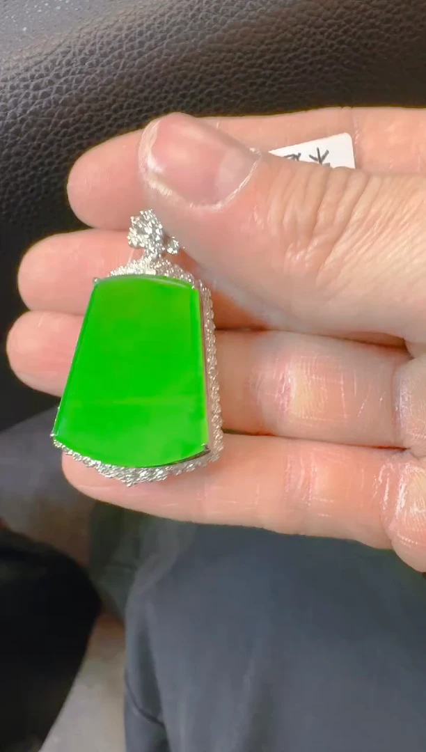 吊坠(赠链)18K金镶嵌翡翠徐**单天然A货翡翠