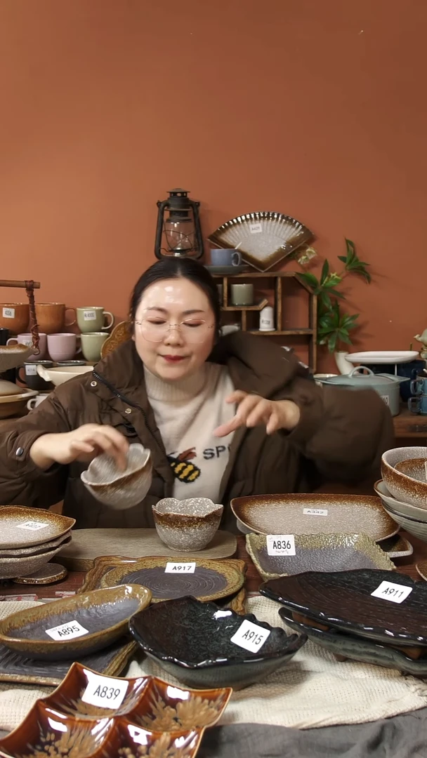 陶瓷A313 两只陶瓷粗陶花边小碗两只可能微瑕11*6.5