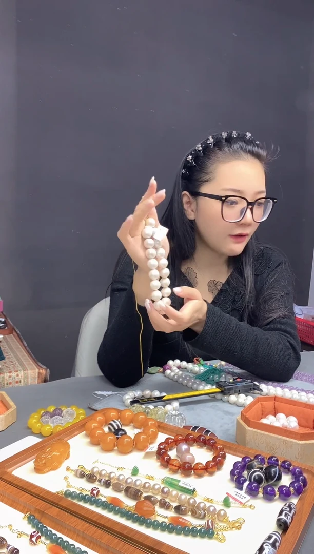 小*北手持一物一证 铜乐旭收藏