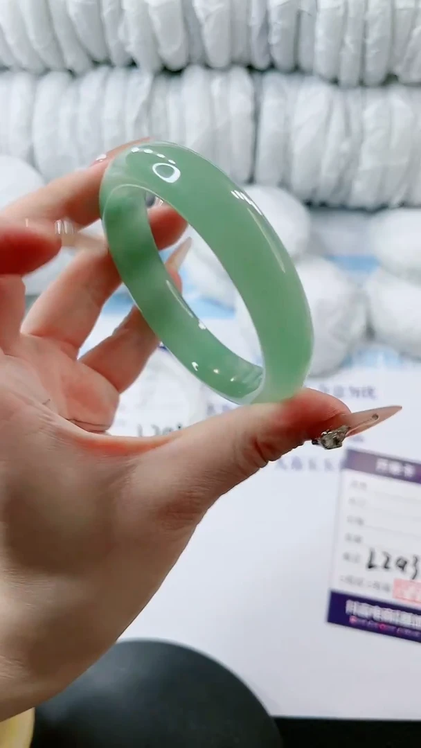 【闪购商品】石英质玉手镯未镶嵌多样性发货L293