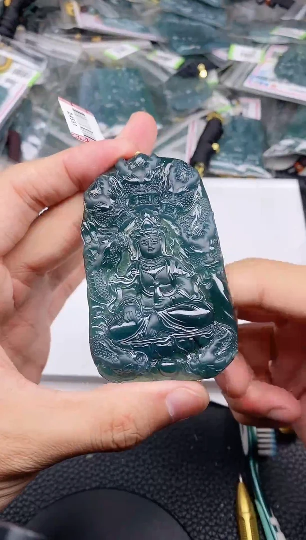 颈饰未镶嵌翡翠