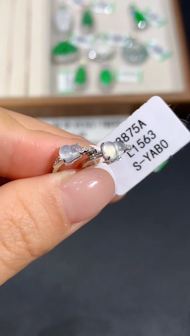 翡翠18K金镶嵌耳饰L1563多样性发其一