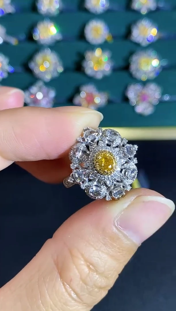 18K金镶嵌戒指钻石戒指