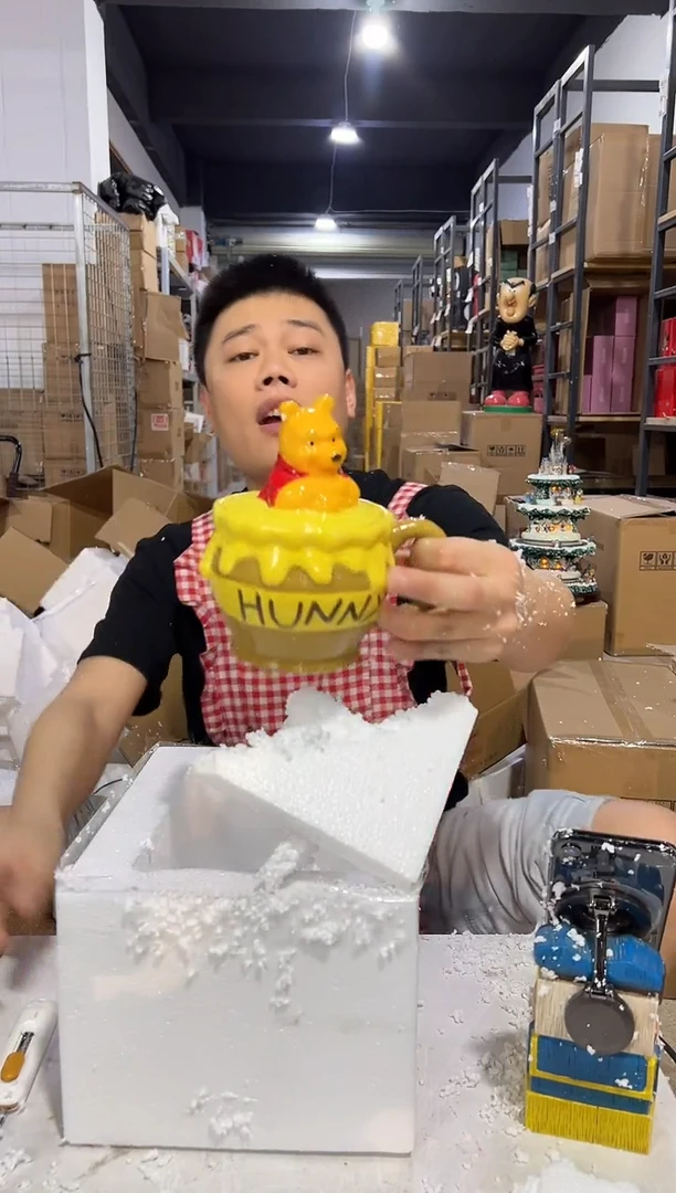 瓷片Q版维尼蜂蜜带盖杯