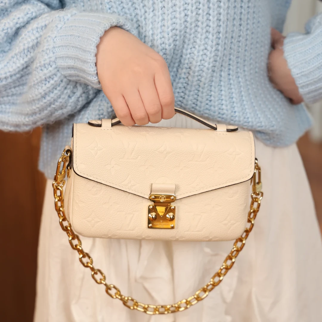 99新 LouisVuitton/路易威登 芯片款白金邮差斜挎包