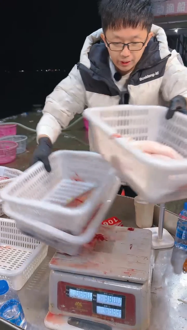 中国大陆广****司鳗鱼头鱼杂还有胶11111111111111111111111