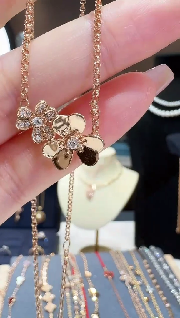 【闪购商品】钻石花花项链18K金镶嵌.......
