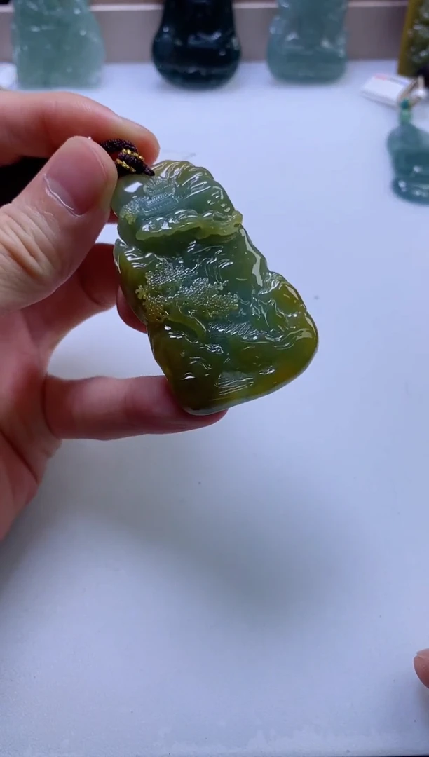 翡翠未镶嵌颈饰