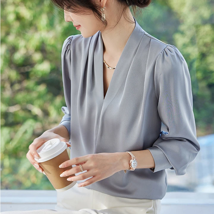 气质V领轻熟风OL通勤衬衫女春秋季高级感缎面简约衬衣长袖上衣