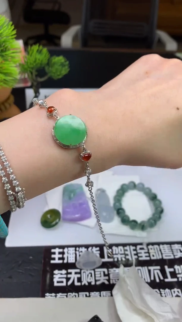 18K金镶嵌手链翡翠动***…---120428