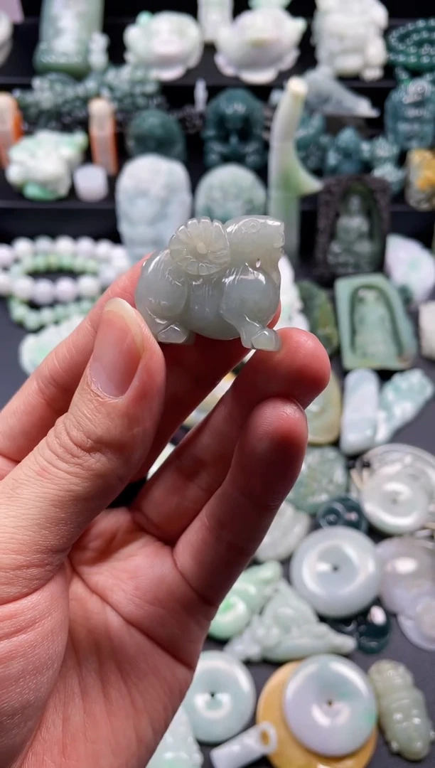 颈饰未镶嵌翡翠24  天然翡翠a货  洋洋得意