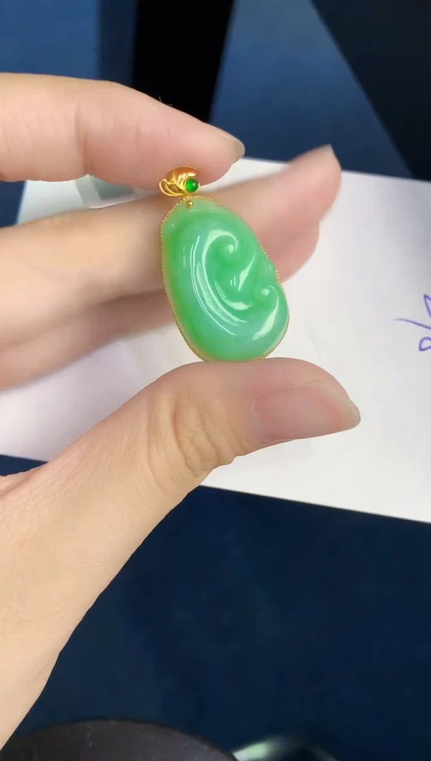 翡翠18K金镶嵌颈饰天然翡翠緬甸A貨