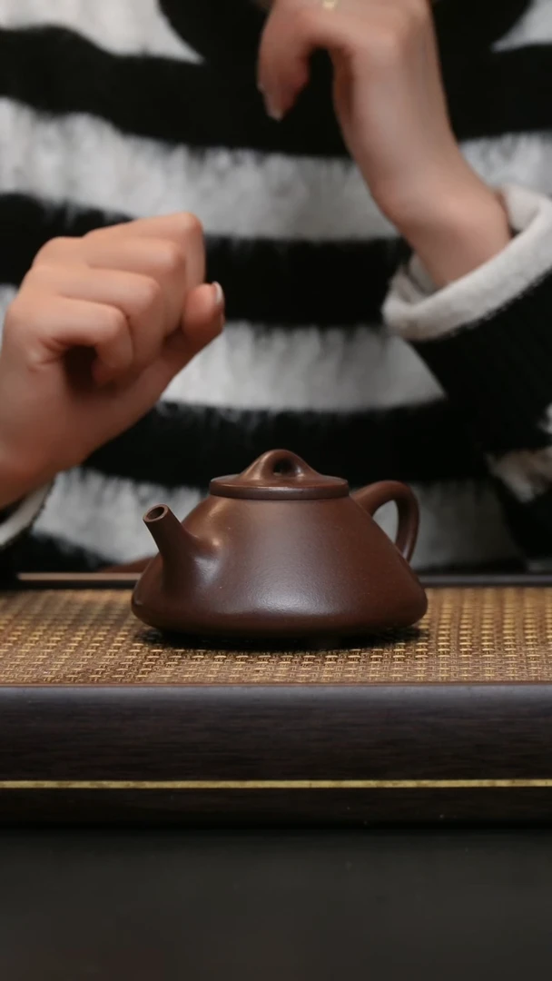 茶壶紫砂黑星土 子冶石瓢