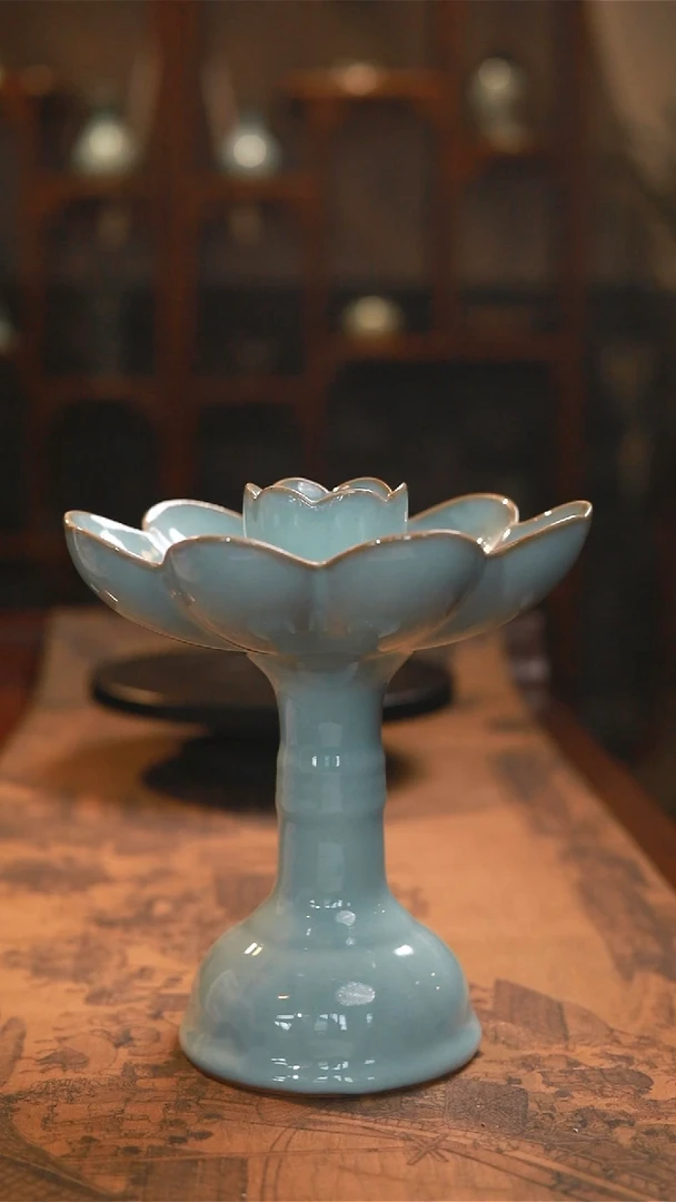 原矿天青釉莲花烛台