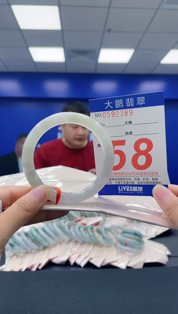 翡翠手镯未镶嵌AAAAAAAA