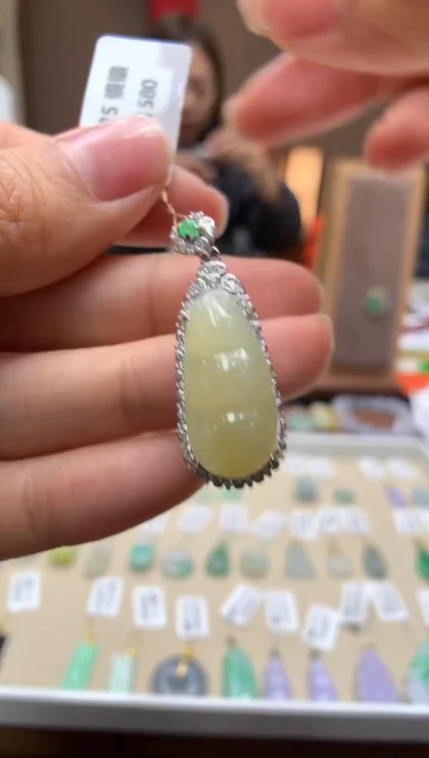 【闪购商品】翡翠颈饰银S925镶嵌福豆