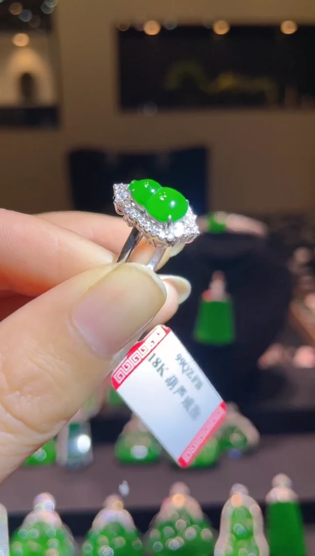 【闪购商品】翡翠吊坠(不含链)18K金镶嵌A53