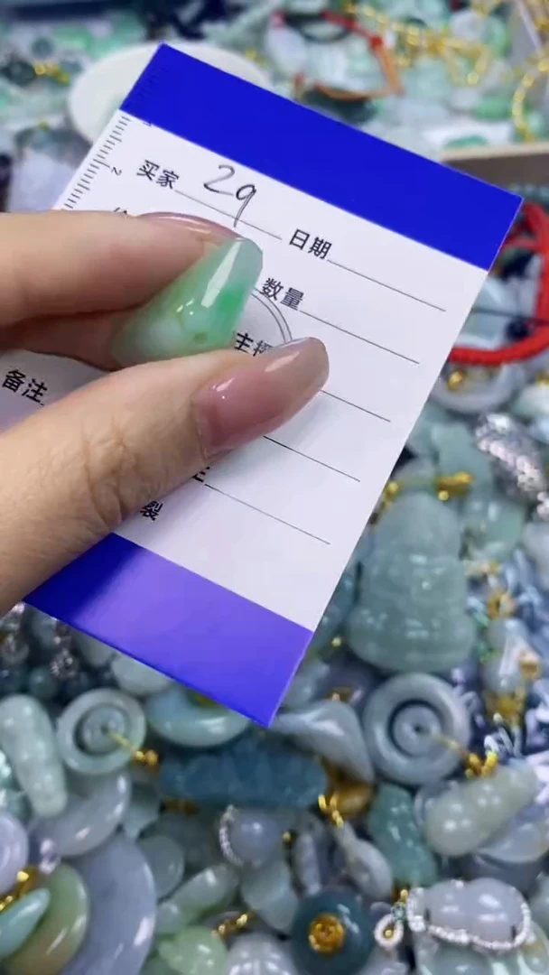 翡翠未镶嵌颈饰天然翡翠吊坠！