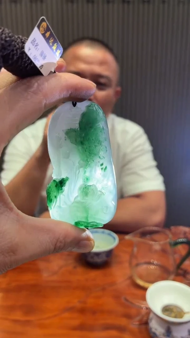 吊坠(不含链)未镶嵌石英质玉（非洲翠）设计款（一物一拍）