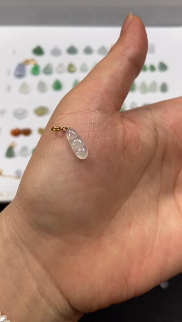 吊坠(不含链)18K金镶嵌翡翠一个JK601
